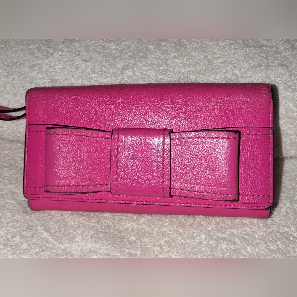 Kate Spade New York pink bow wristlet wallet.
